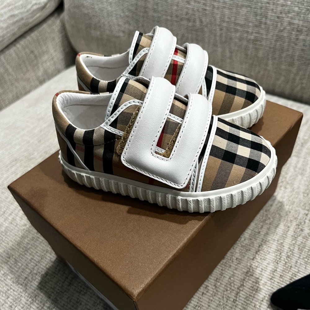Authentic Burberry Infant/Toddler sneaker with single strap US Size 5.5 UK 21